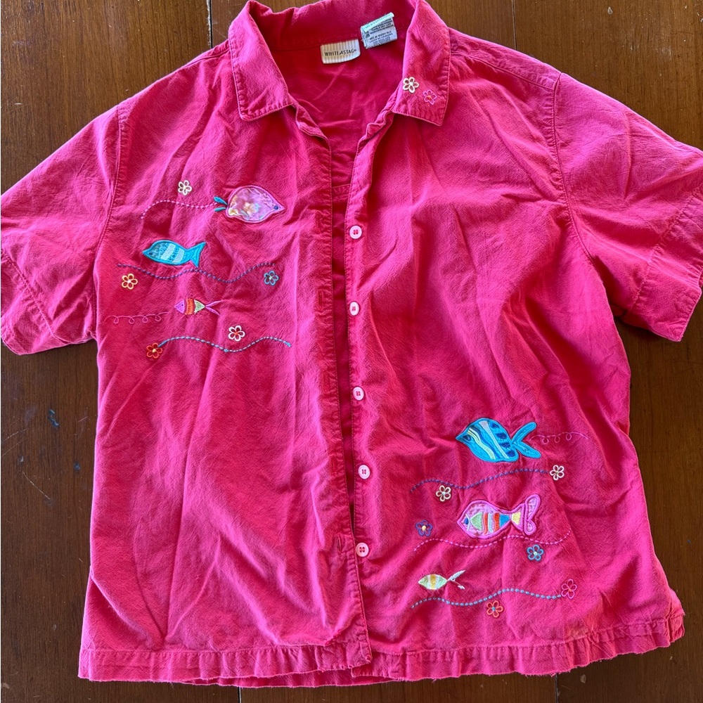White Stag Hawaiian inspired top with embroidered fish size XL fits like L
